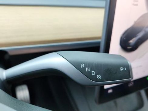 Used 2025 Tesla Model Y Performance image 42