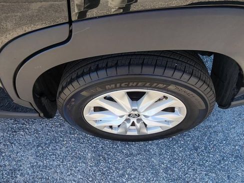 Used 2025 Toyota Corolla Cross LE FWD image 12
