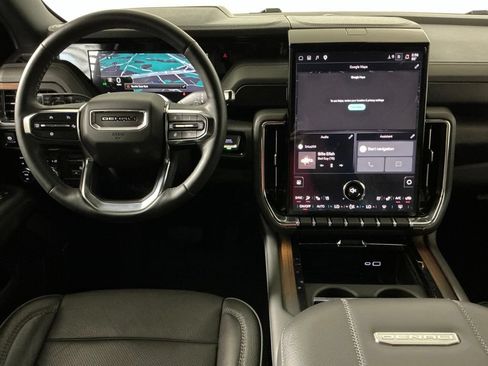 Used 2025 GMC Yukon Denali w/ Sun & Power Step Package AWD/4WD image 9