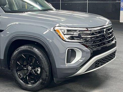 Certified 2025 Volkswagen Atlas Peak Edition SE AWD/4WD image 43