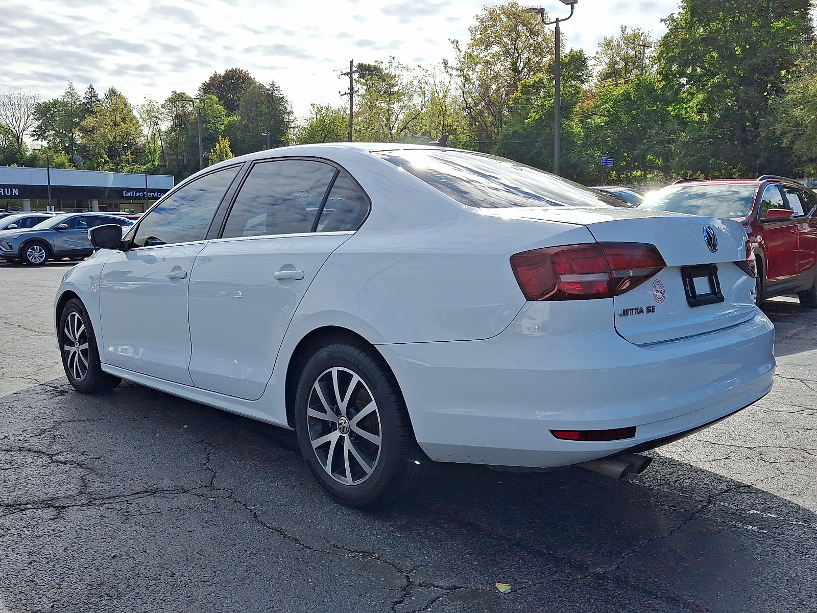 Used 2017 Volkswagen Jetta SE FWD image 4