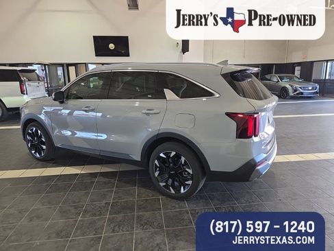 Used 2025 Kia Sorento EX image 6