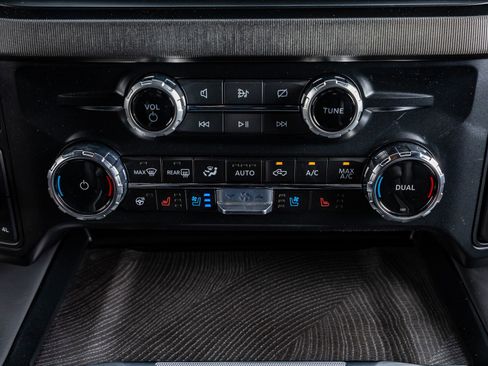 Used 2024 Ford F350 Platinum w/ FX4 Off-Road Package image 27