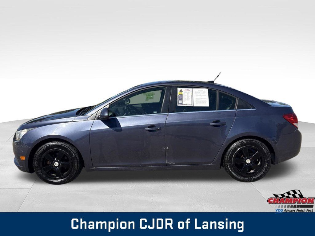 Used 2013 Chevrolet Cruze LT FWD image 2