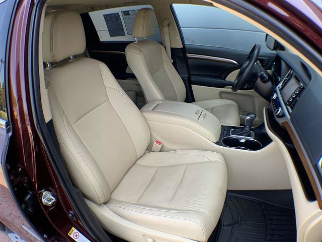 Used 2019 Toyota Highlander Limited FWD image 26