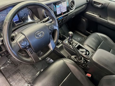 Used 2019 Toyota Tacoma TRD Sport AWD/4WD image 7