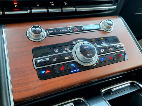 Used 2022 Lincoln Aviator Reserve w/ Equipment Group 201A AWD/4WD image 34