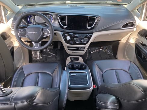 Used 2024 Chrysler Pacifica Limited FWD image 10