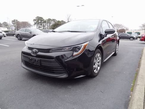 Certified 2024 Toyota Corolla LE image 1