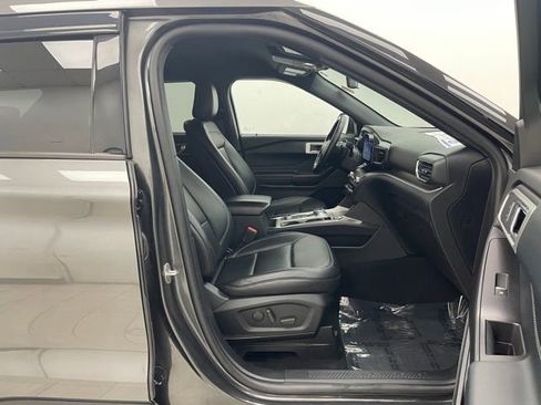 Used 2020 Ford Explorer XLT w/ Equipment Group 202A image 15