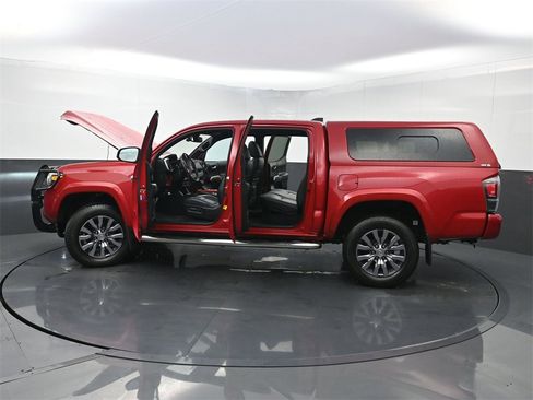 Used 2020 Toyota Tacoma Limited image 38