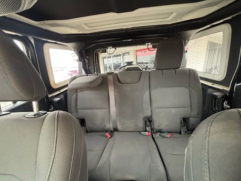 Used 2018 Jeep Wrangler Unlimited Sport S image 13