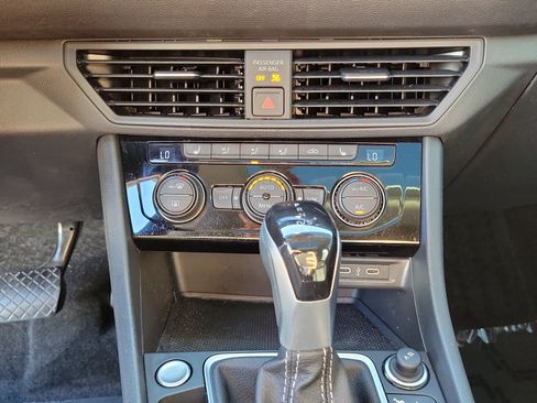 Used 2023 Volkswagen Jetta SE FWD image 22