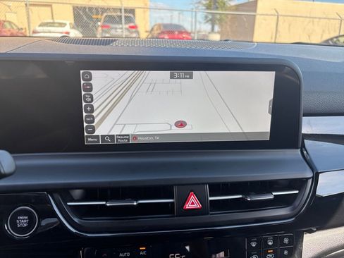 Used 2025 Jeep Compass Limited image 20