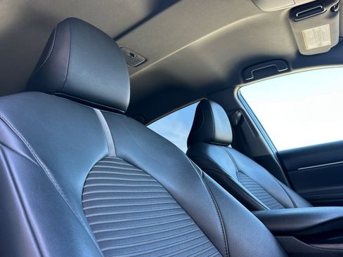 Certified 2018 Toyota Camry SE w/ Convenience Package image 15