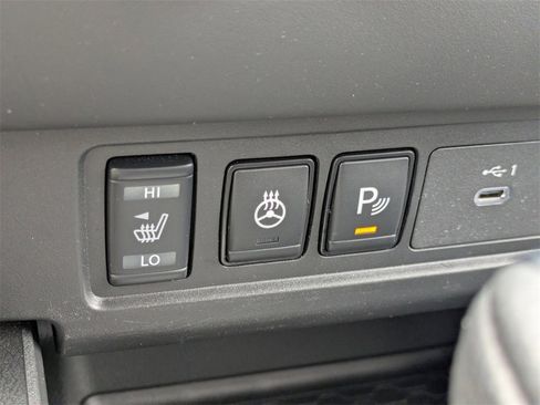 Used 2024 Nissan Frontier SV w/ Hardbody Edition image 10