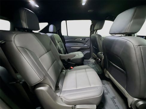 Used 2025 Chevrolet Traverse LT image 26