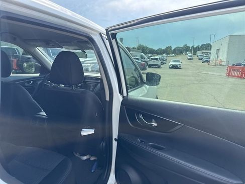 Used 2017 Nissan Rogue S AWD/4WD image 20