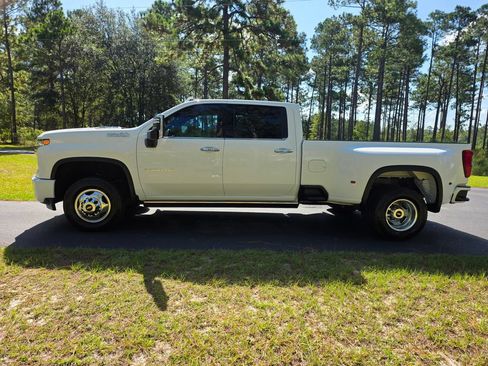 Used 2022 Chevrolet Silverado 3500 High Country w/ Technology Package AWD/4WD image 2
