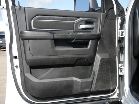 Used 2024 RAM 2500 Big Horn AWD/4WD image 17