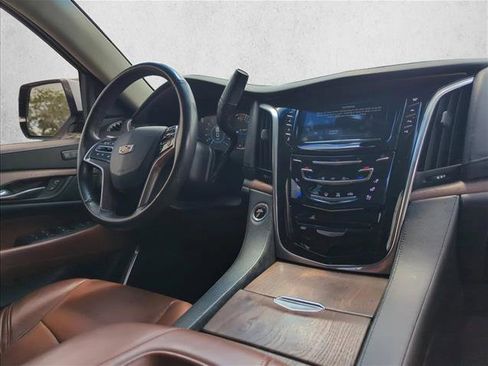 Used 2018 Cadillac Escalade Luxury AWD/4WD image 27