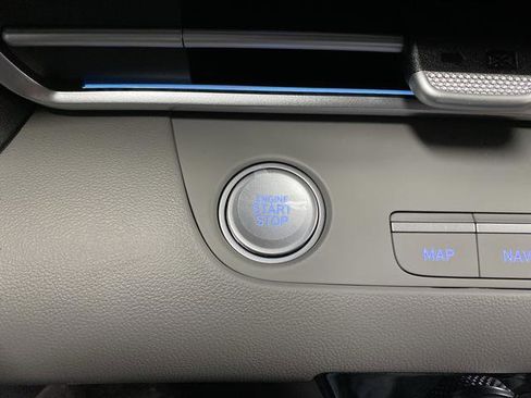 New 2025 Hyundai Elantra SEL image 20