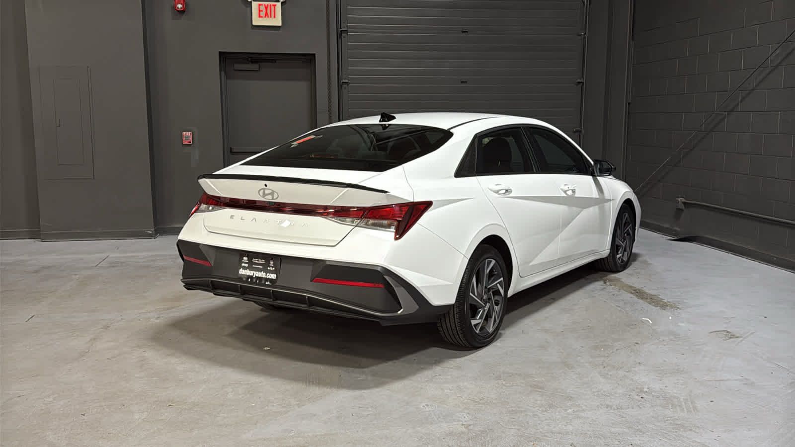 Used 2025 Hyundai Elantra Sport FWD image 4