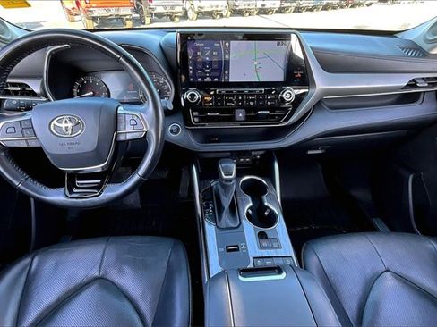 Used 2021 Toyota Highlander Limited image 7