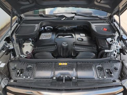 Used 2025 Mercedes-Benz GLS 580 4MATIC image 21