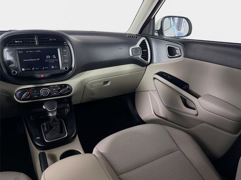 Certified 2025 Kia Soul LX w/ LX Technology Package FWD image 22