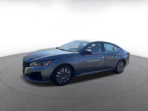 Used 2025 Nissan Altima 2.5 SV image 8