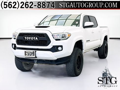 Used 2020 Toyota Tacoma TRD Sport w/ Technology Package AWD/4WD image 1
