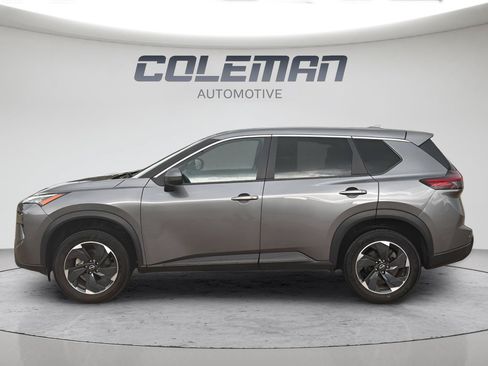 Used 2024 Nissan Rogue SV AWD/4WD image 2