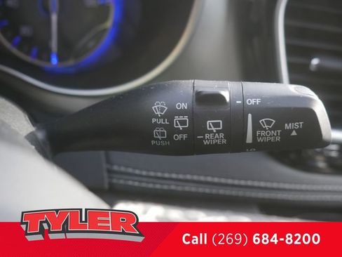 Used 2023 Chrysler Pacifica Limited w/ Uconnect Theater Family Group FWD image 27