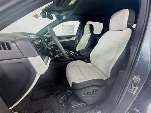 New 2026 Porsche Cayenne image 5