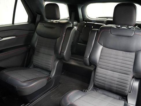 Used 2026 Ford Explorer ST-Line w/ ST-Line Street Pack RWD image 33