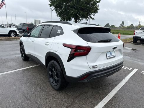 New 2026 Chevrolet Trax LT w/ Midnight Edition FWD image 5