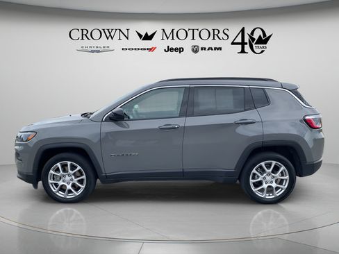 Used 2023 Jeep Compass Latitude AWD/4WD image 8