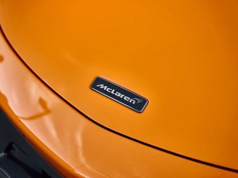 Used 2025 McLaren Artura Spider RWD image 8