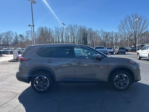 Used 2025 Nissan Rogue SV image 4