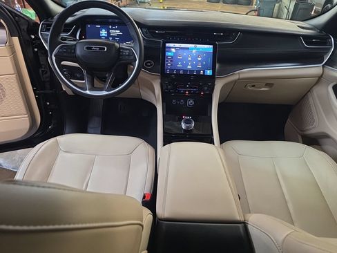 Used 2023 Jeep Grand Cherokee Limited RWD image 26