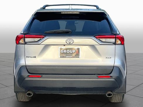 Used 2021 Toyota RAV4 XLE FWD image 5