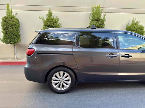 Used 2016 Kia Sedona EX image 14