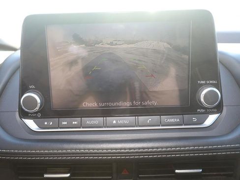 Used 2023 Nissan Rogue S image 17