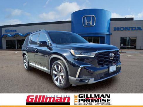 Used 2025 Honda Pilot Touring image 1