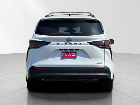 Used 2023 Toyota Sienna XLE w/ XLE Plus Package FWD image 5