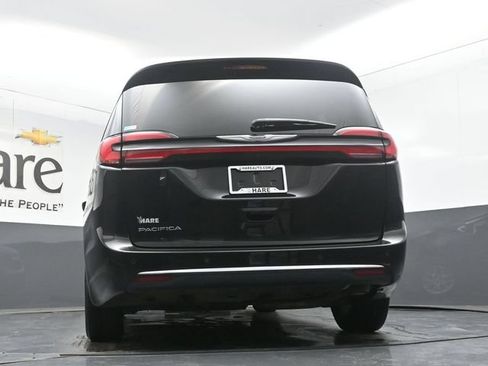 Used 2023 Chrysler Pacifica Touring-L FWD image 58