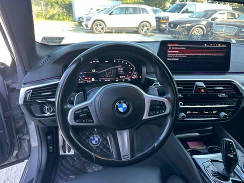 Used 2022 BMW 530i w/ M Sport Package RWD image 15