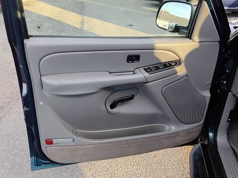 Used 2005 Chevrolet Avalanche LS w/ Avalanche South-West Package image 9