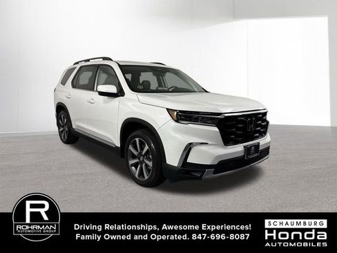 Certified 2025 Honda Pilot Touring image 3